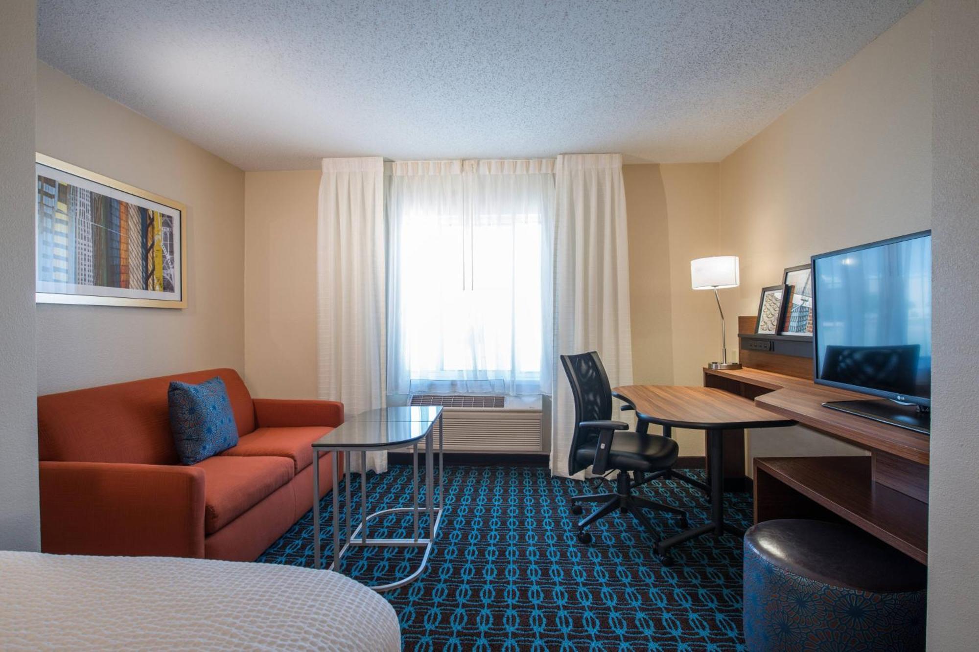 Fairfield Inn&suites Dallas Hotel 3*